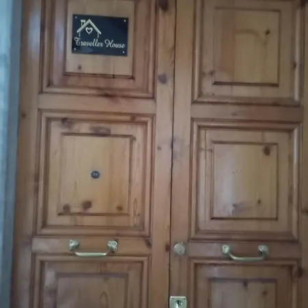 Traveller House Апартаменты